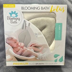 Blooming Bath Lotus - Soft Cream & Gray Plush Spa Bath